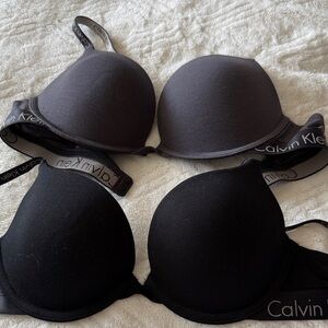 Calvin Klein 2-Pack T-Shirt Bras — Black & Charcoal